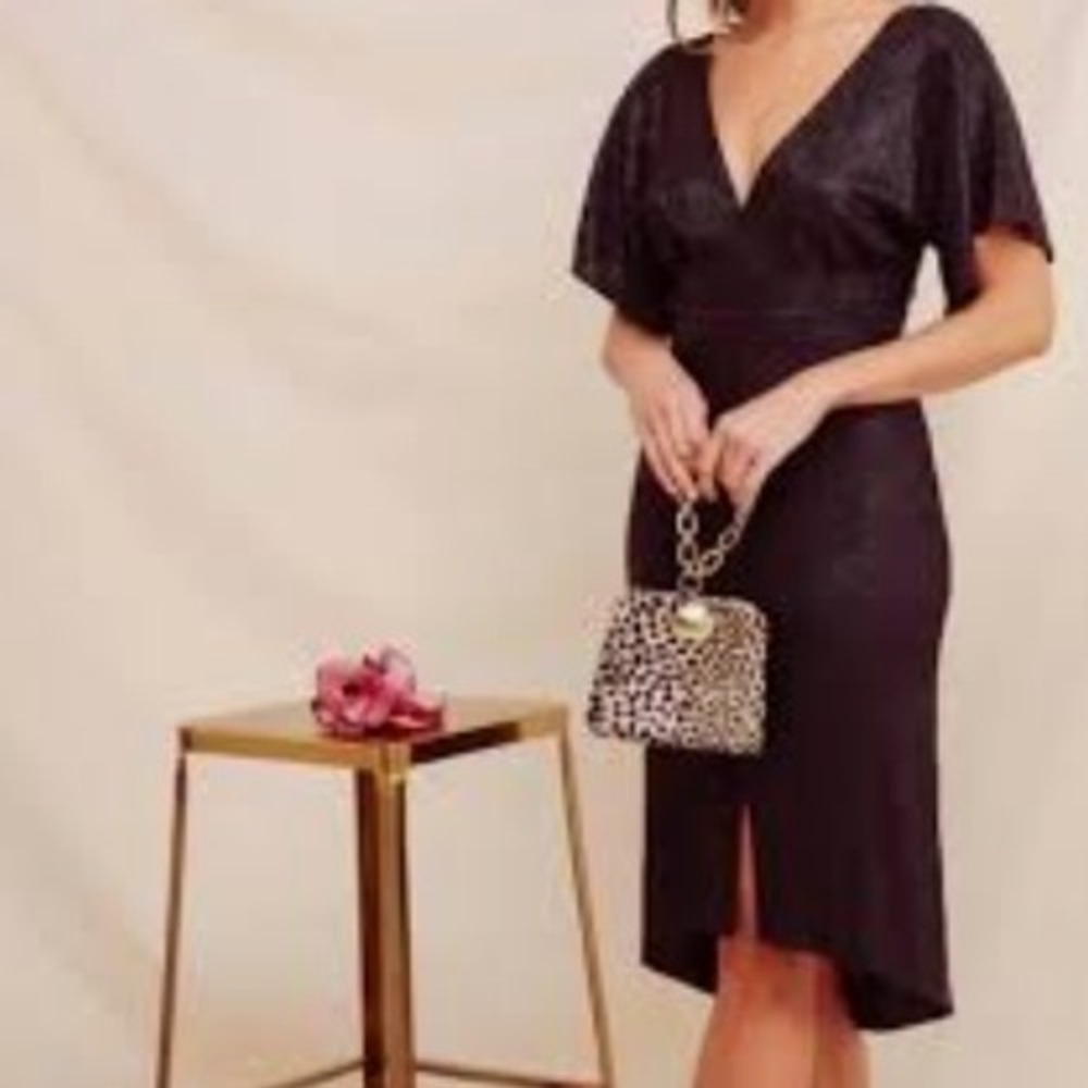 ASTR The Label Black Metallic Plisse V-Neck Midi Dress Medium Flutter Sleeve